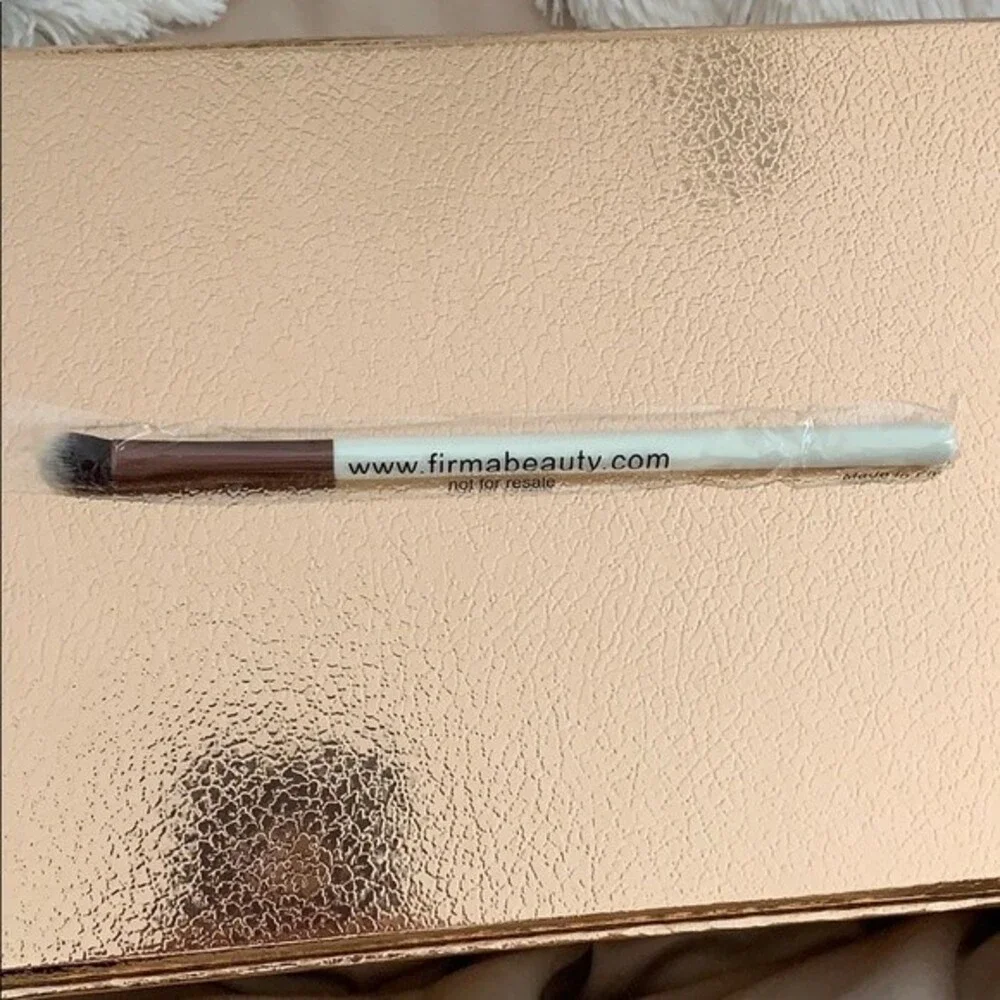Firma Beauty Wide Eyeshadow Blender Brush #204